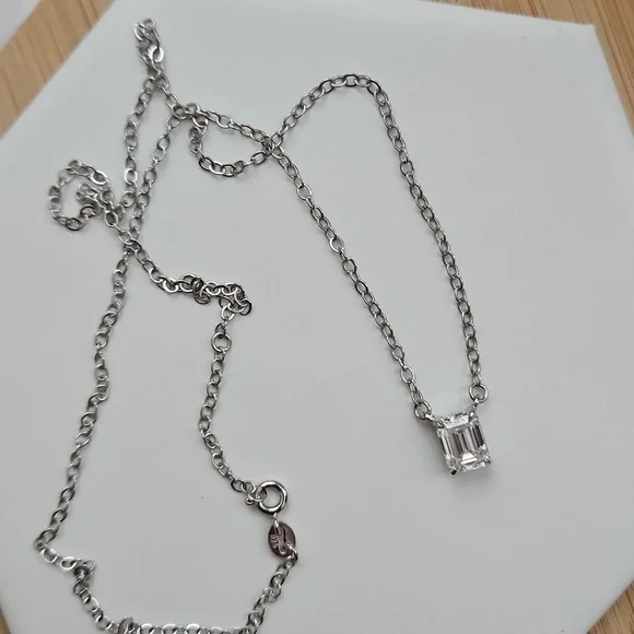 2ct Emerald Necklace
